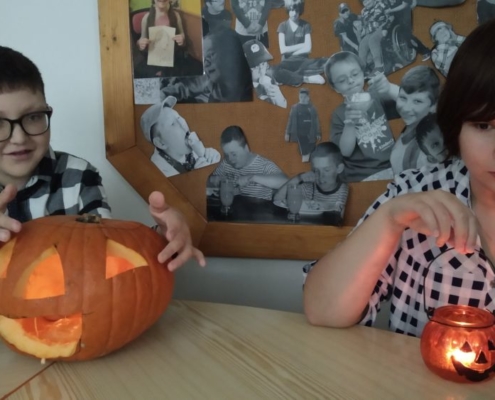 Halloweenské dýňování