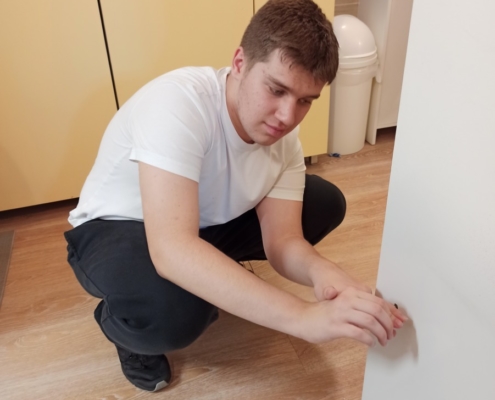 demontáž vysloužilého nábytku