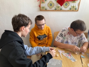 společné tvoření s žáky ZŠ Košaře