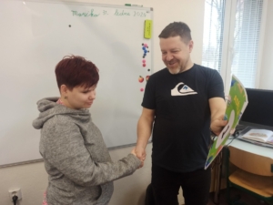 Pololetní vysvědčení školního roku 2023/2024 je rozdáno