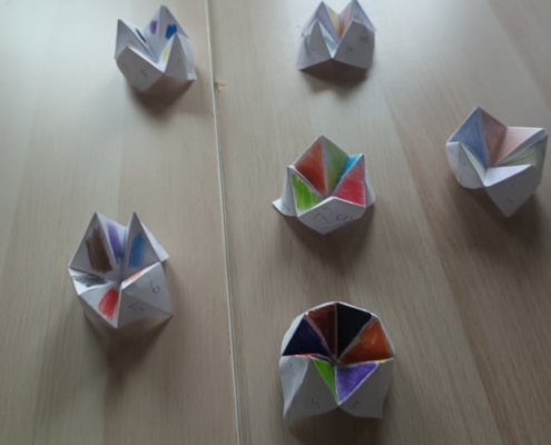 v Pracovních činnostech vyzkoušeli origami skládačku