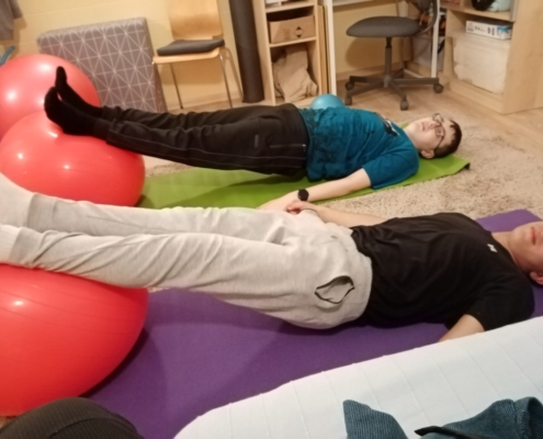 Cviky na rovnováhu, cvičení ve dvojicích