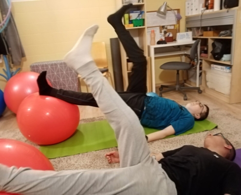 Cviky na rovnováhu, cvičení ve dvojicích