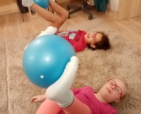 Cviky na rovnováhu, cvičení ve dvojicích