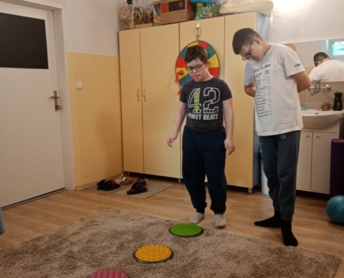 Cviky na rovnováhu, cvičení ve dvojicích