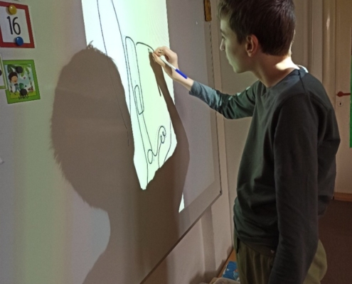 Čtení, psaní matematika. Práce na interaktivní tabuli. Terapie loutkou