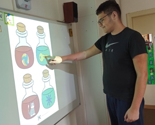 Čtení, psaní matematika. Práce na interaktivní tabuli. Terapie loutkou