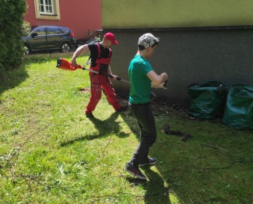 úklid a řezání dřeva a návštěva knihovny, téma Jak se chovat v dopravě