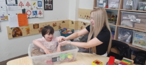 Četli jsme ve Slabikářích, psali, počítali, poznávali samohlásky a trénovali artikulaci