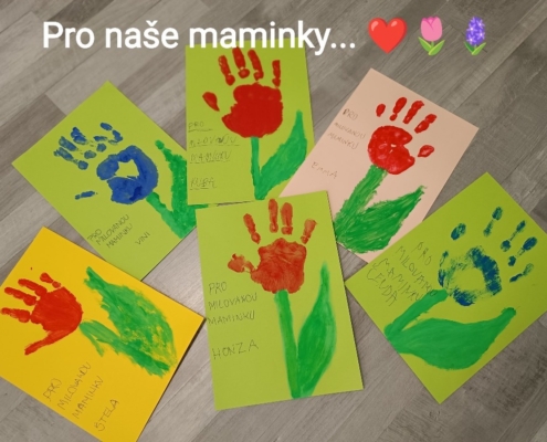 Naši šikovní žáci vyrobili pro maminky jednoduché přáníčko