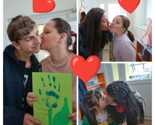 Naši šikovní žáci vyrobili pro maminky jednoduché přáníčko