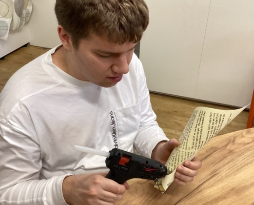 ke Dni matek jsme dlouze tvořili po malých krůčcích kytičky