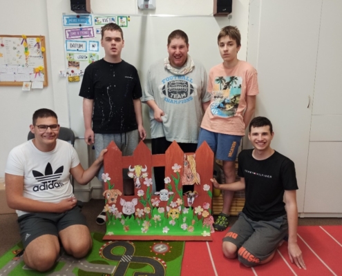 výroba statku z kartonu a včelího úlu z obalů od vajec