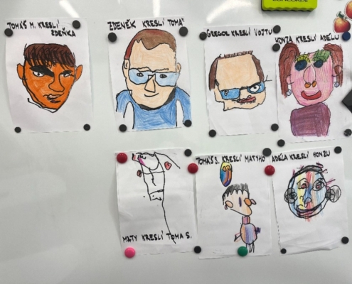 Dnes jsme ve Vv kreslili portréty svých spolužáků