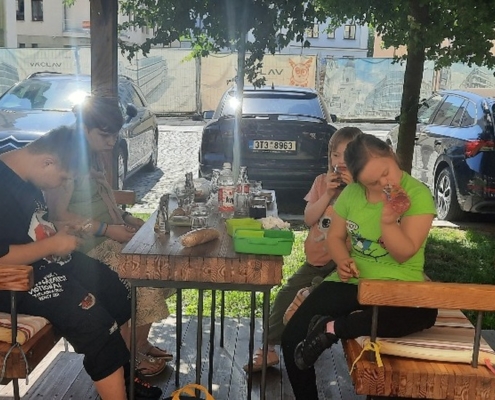 máme energii na čtení, psaní a počítání, ak jde vidět na fotkách.