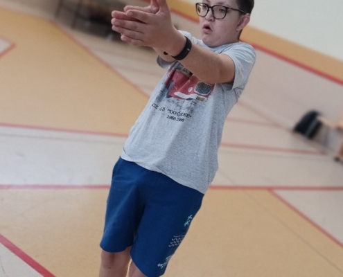 Pondělní velký tělocvik plný jógy a basketbalu