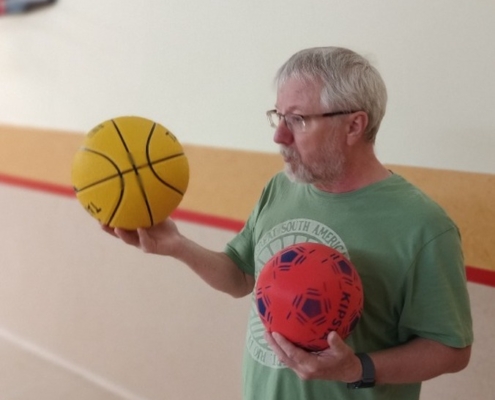 Pondělní velký tělocvik plný jógy a basketbalu
