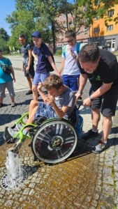 Poslední den příměstského tábora jsme si užili v Kavárně na Wolkrovce