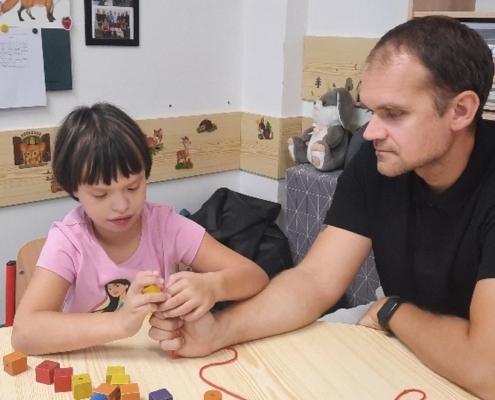 týden rozdělený na kulturní a učební část