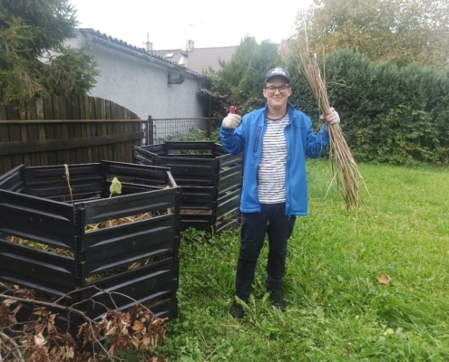 podzimní úklid zahrady a sběr kaštanů