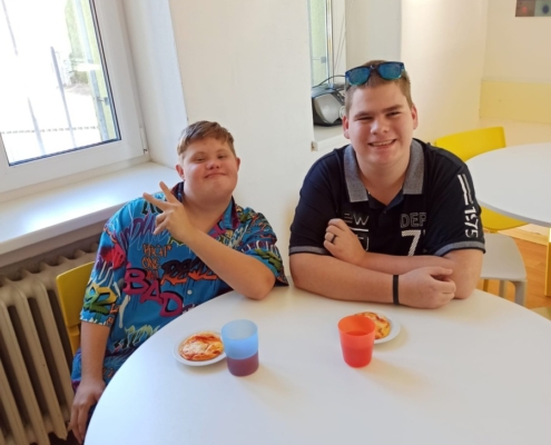 Pizza šneky s kečupem, chedarem, goudou a šunkou