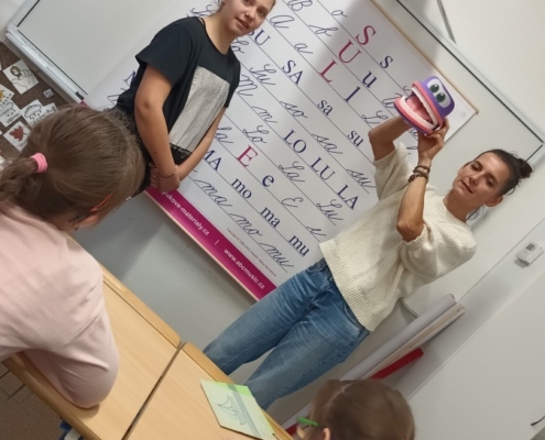 Píšeme, lepíme, názorně ukazujeme a čteme