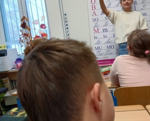 Píšeme, lepíme, názorně ukazujeme a čteme