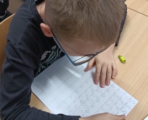 Píšeme, lepíme, názorně ukazujeme a čteme