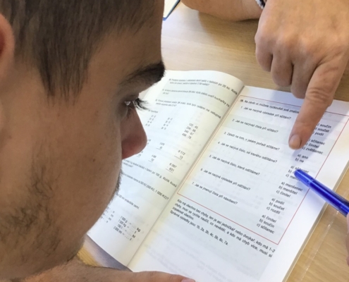 Výuka ve třídě, v PC učebně, vycházka a beseda v knihovně