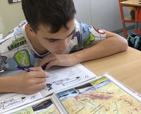 Výuka ve třídě, v PC učebně, vycházka a beseda v knihovně