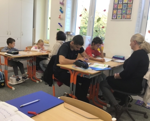 Výuka ve třídě, v PC učebně, vycházka a beseda v knihovně