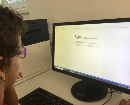 Výuka ve třídě, v PC učebně, vycházka a beseda v knihovně