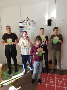 Matematika, psaní, výtvarná výchova - práce s barevným papírem