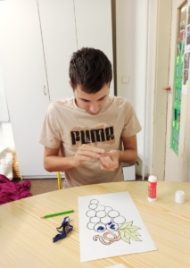 Matematika, psaní, výtvarná výchova - práce s barevným papírem