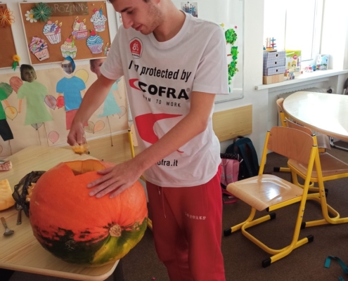 Ve třídě C jsme si společně vydlabali velkou dýni