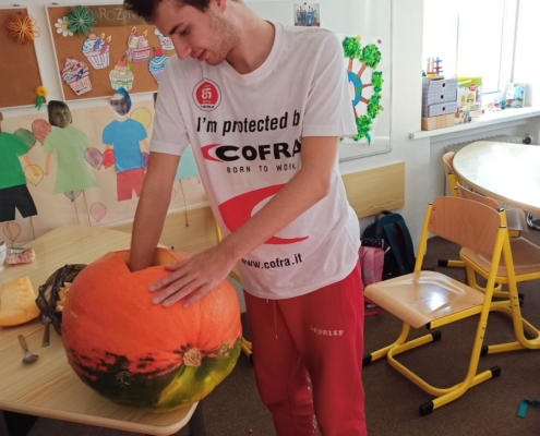 Ve třídě C jsme si společně vydlabali velkou dýni