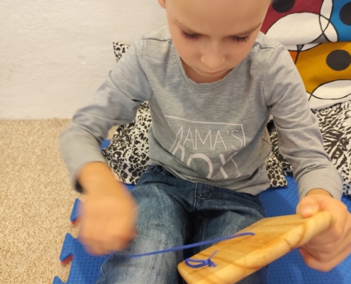ŘÍJEN - provlékání, manipulace, rozlišování barev, nápodoba, hra "Bingo"