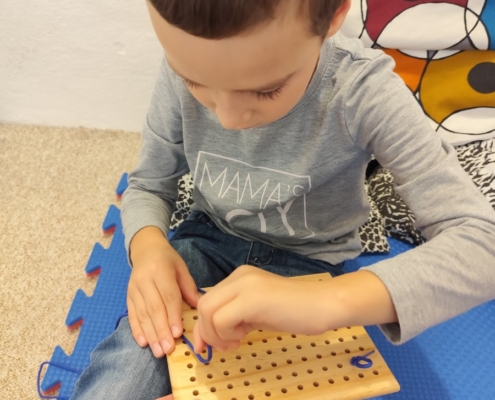 ŘÍJEN - provlékání, manipulace, rozlišování barev, nápodoba, hra "Bingo"