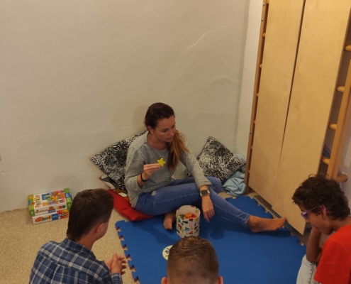 ŘÍJEN - provlékání, manipulace, rozlišování barev, nápodoba, hra "Bingo"