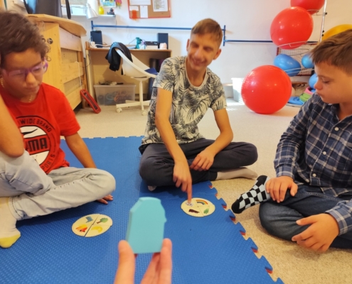 ŘÍJEN - provlékání, manipulace, rozlišování barev, nápodoba, hra "Bingo"