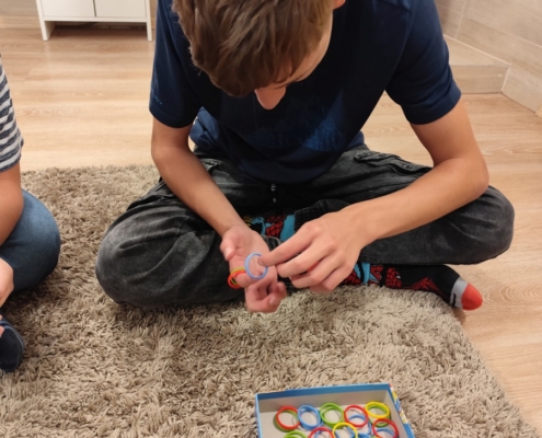 ŘÍJEN - provlékání, manipulace, rozlišování barev, nápodoba, hra "Bingo"