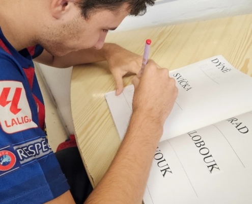 Žáci pracovali ve dvou skupinkách, třída a učebna PC