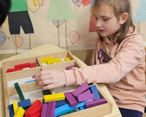 Žáci pracovali ve dvou skupinkách, třída a učebna PC
