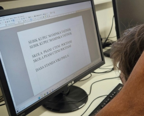 Žáci pracovali ve dvou skupinkách, třída a učebna PC