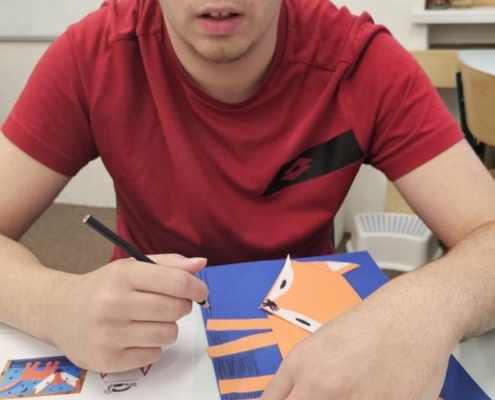 V pracovních činnostech jsme dnes vyráběli lišku z papíru