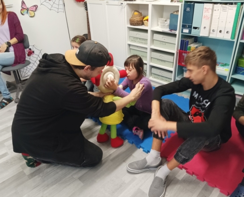V pátek proběhla v naší třídě D terapie loutkou