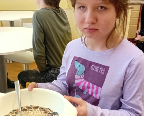 Listopadový Šneček byl už zasněžený a tak jsme vyrobili lojové koule pro ptáčky