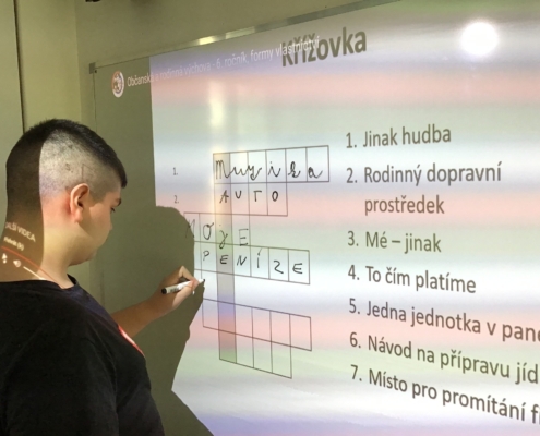 V jednotlivých předmětech procvičujeme probrané učivo a probíráme nové