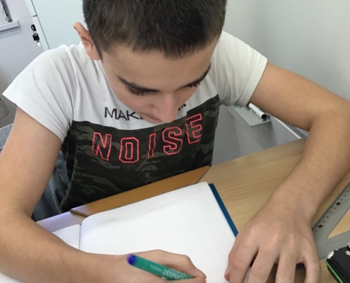 Dnes jsme zvládli matematiku, česky jazyk, zeměpis, přírodopis, fyziku