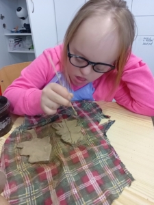 V keramice žáci dokončili postavičky